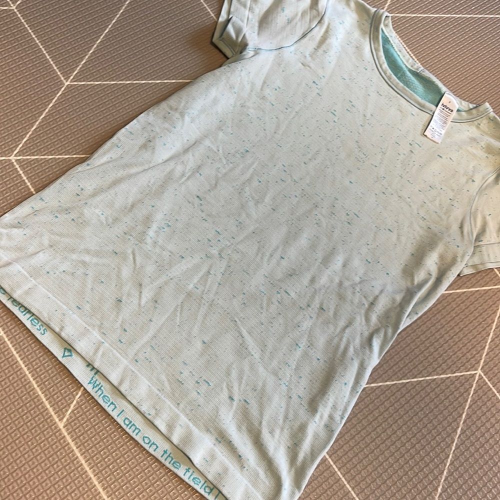 Ivivva size 8 Girls Top